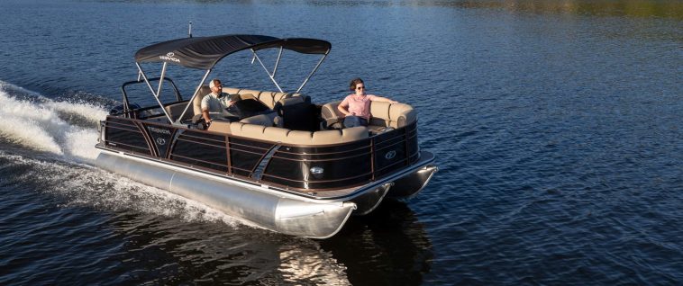 Luxury pontoon boats by Veranda