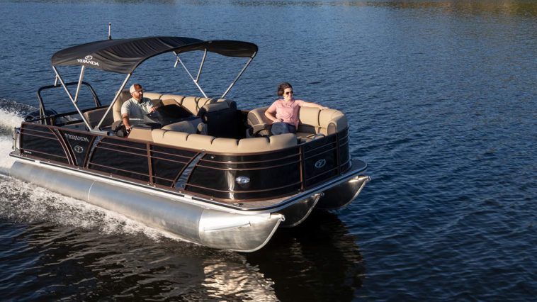 Luxury pontoon boats by Veranda